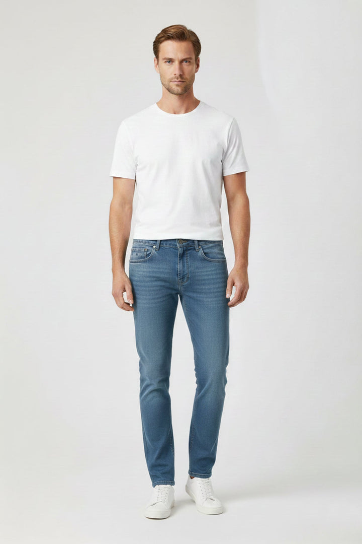 Schwarze Herrenjeans mit geradem Bein, komfortabel und stilvoll für die Freizeit.
