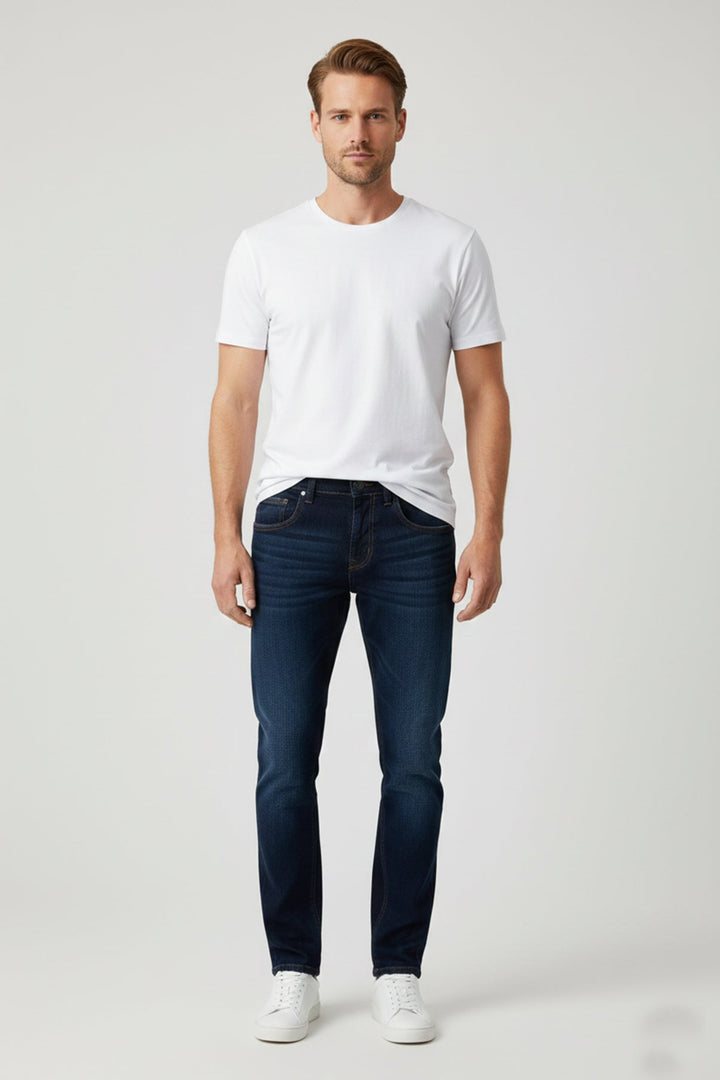 Schwarze Herren Casual Jeans, gerades Bein, komfortabler Denim-Stoff für Freizeit.