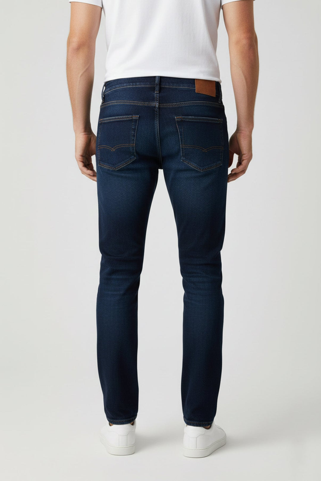 Herren Jeans in Blau, gerades Bein, klassisch und bequem für Alltag & Freizeitaktivitäten.