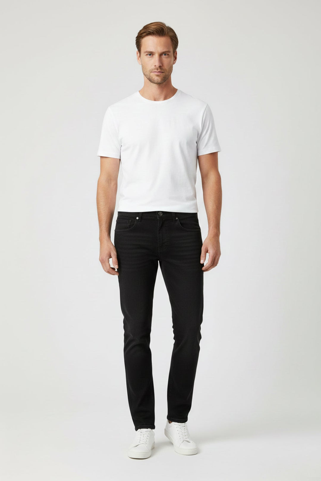 Casual Herrenjeans mit geradem Bein in Dunkelblau, perfekt für den täglichen Komfort.