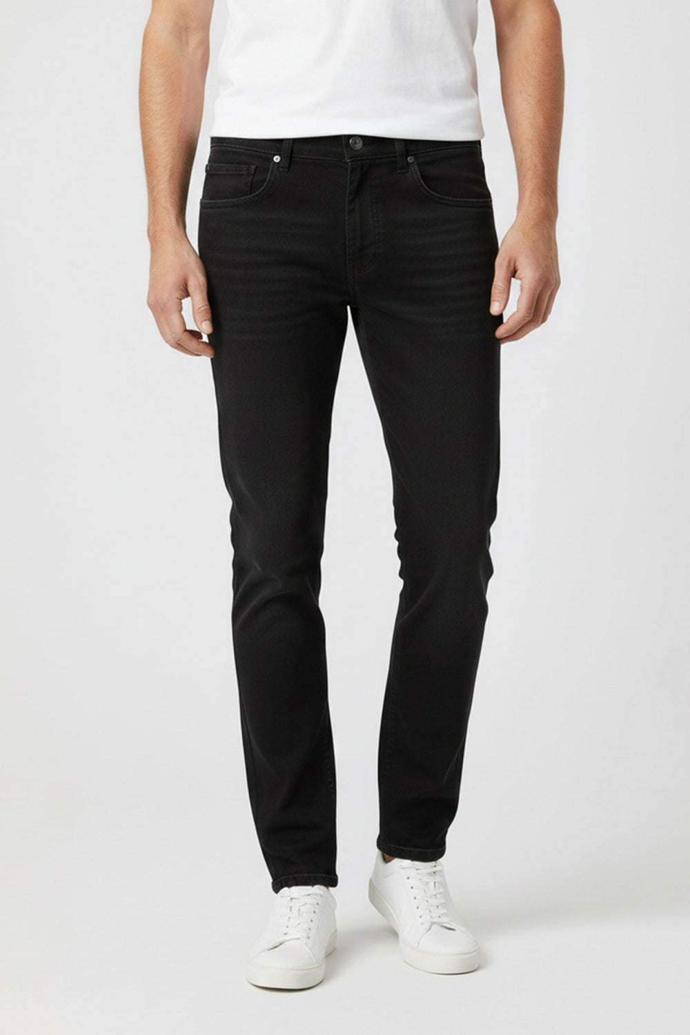 Schwarze Herren Straight Leg Jeans, bequem und vielseitig, ideal für Freizeit-Outfits.