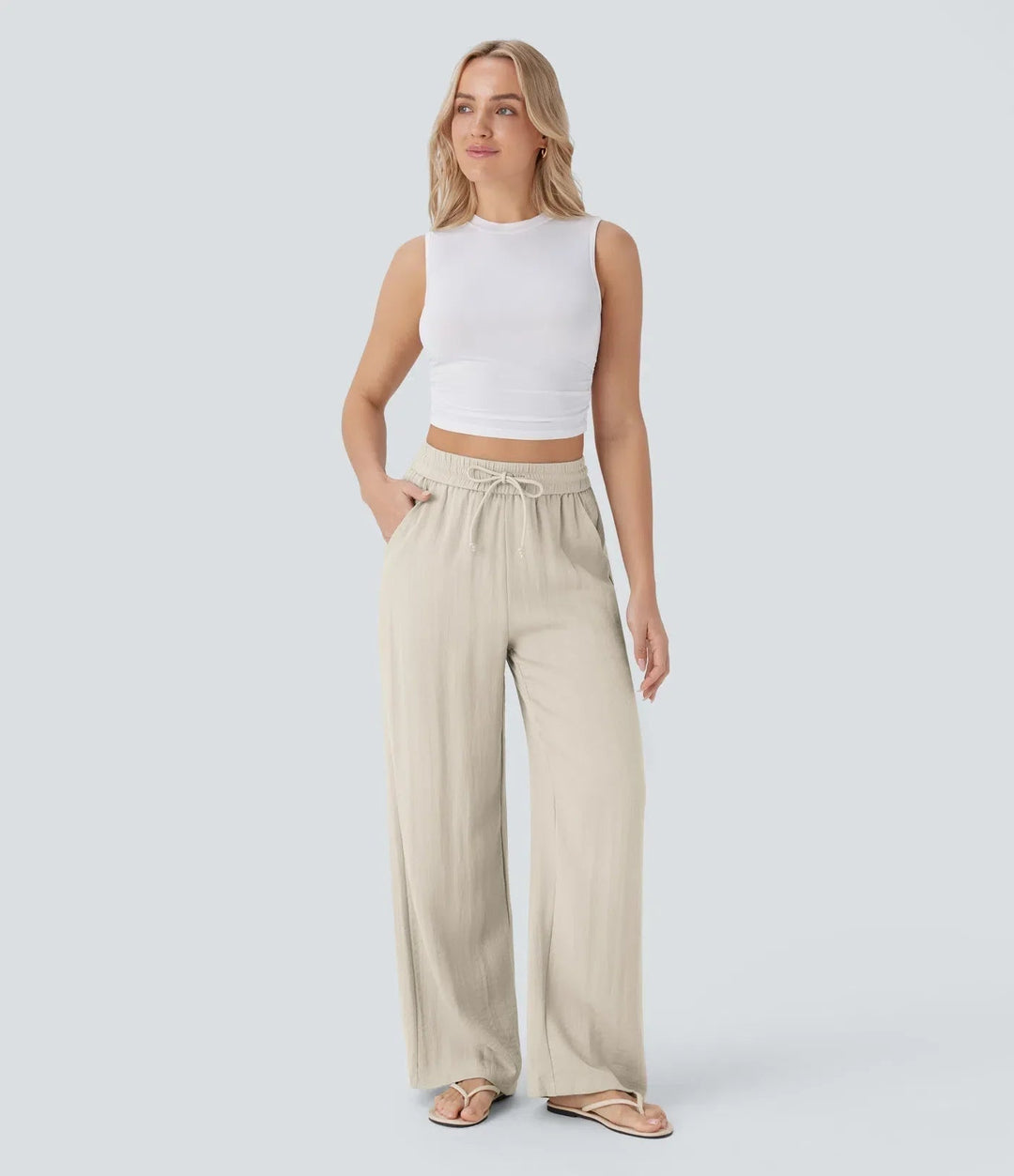 Marineblaue Damenhose mit weitem Bein. Perfekt für einen eleganten & komfortablen Auftritt.