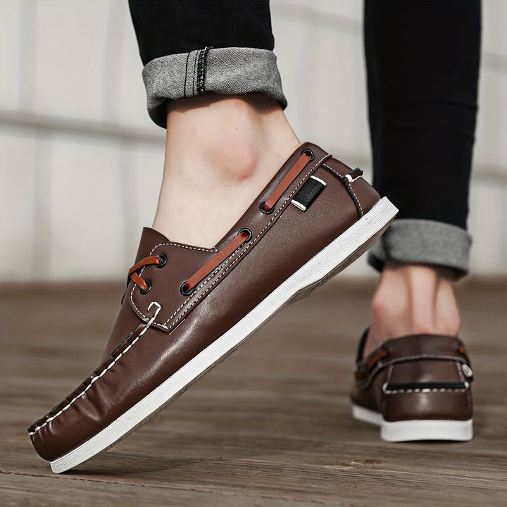 Vintage Herren Bootsschuhe mit robustem Grip. Komfortable Outdoor Freizeitschuhe.