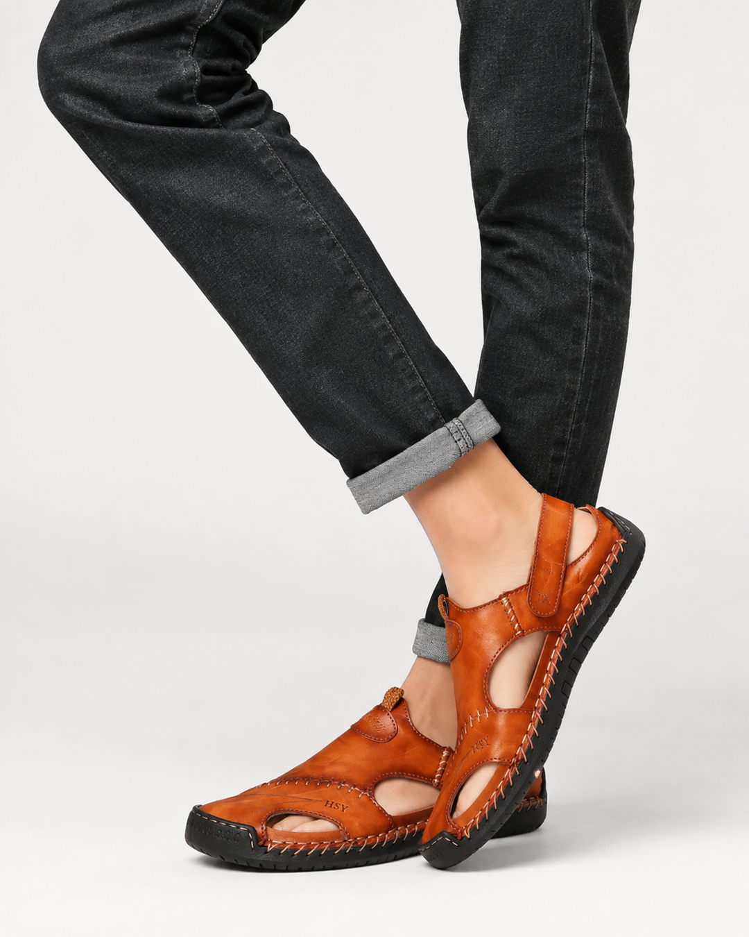 Bequeme Männer Freizeit-Sandalen, grau, mit dämpfender Sohle. Ideale Sommer-Slipper für Reisen und entspannte Outdoor-Aktivitäten.