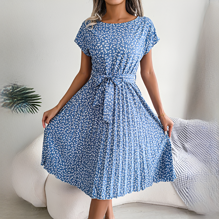 Modisches Sommerkleid für Frauen: Slim Fit Midikleid mit Plissee, Kurzarm und Taillenband.