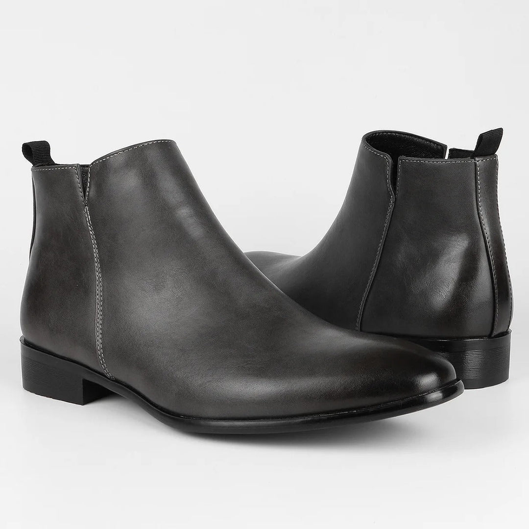 Frontale Ansicht der Lars Retro Herrenstiefel. Klassische Eleganz, perfekte Freizeitschuhe und Business-Stiefel.