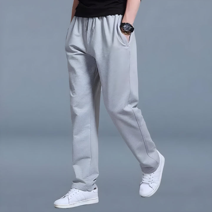 Vielseitige Herren Sporthose & Freizeithose. Bequeme Jogginghose für Sport, Reisen & täglichen Gebrauch.