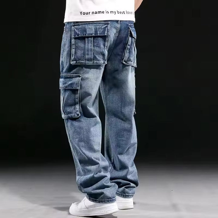 Lässige Baggy Jeans für Herren aus robustem Denim, mit vielen funktionalen Taschen für urbanen Stil.