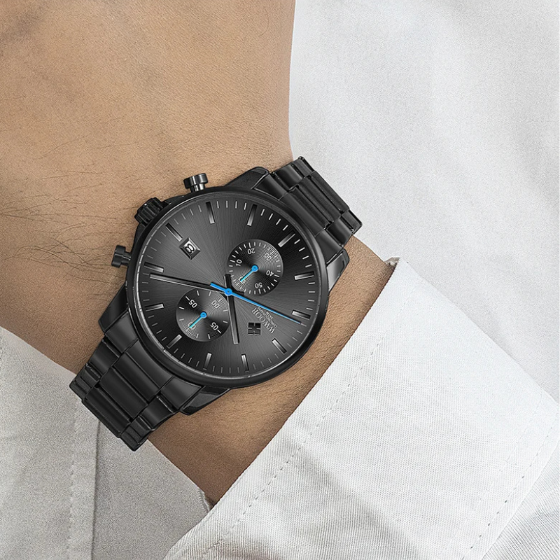 Schwarze Herrenuhr mit Chronograph, robustes Edelstahlgehäuse und Armband, Quarzuhrwerk.