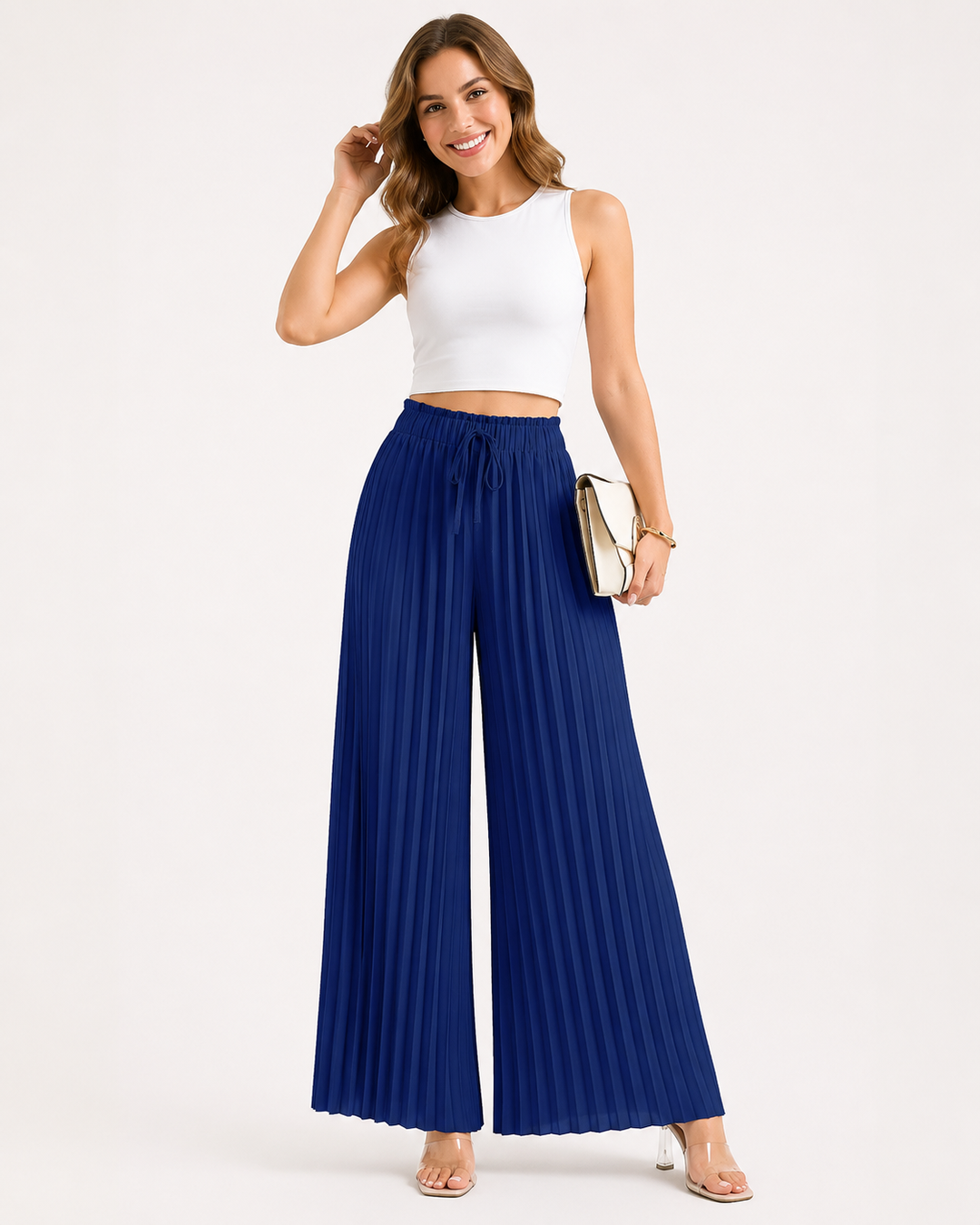 Moderne Damen Weite Hose mit feinen Plisseefalten. Eine stylische und komfortable Wahl für warme Sommertage.
