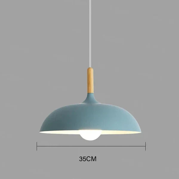 Montierte LED Deckenlampe, skandinavisches Design, moderne Beleuchtung fügt sich harmonisch in Ihr Ambiente ein.