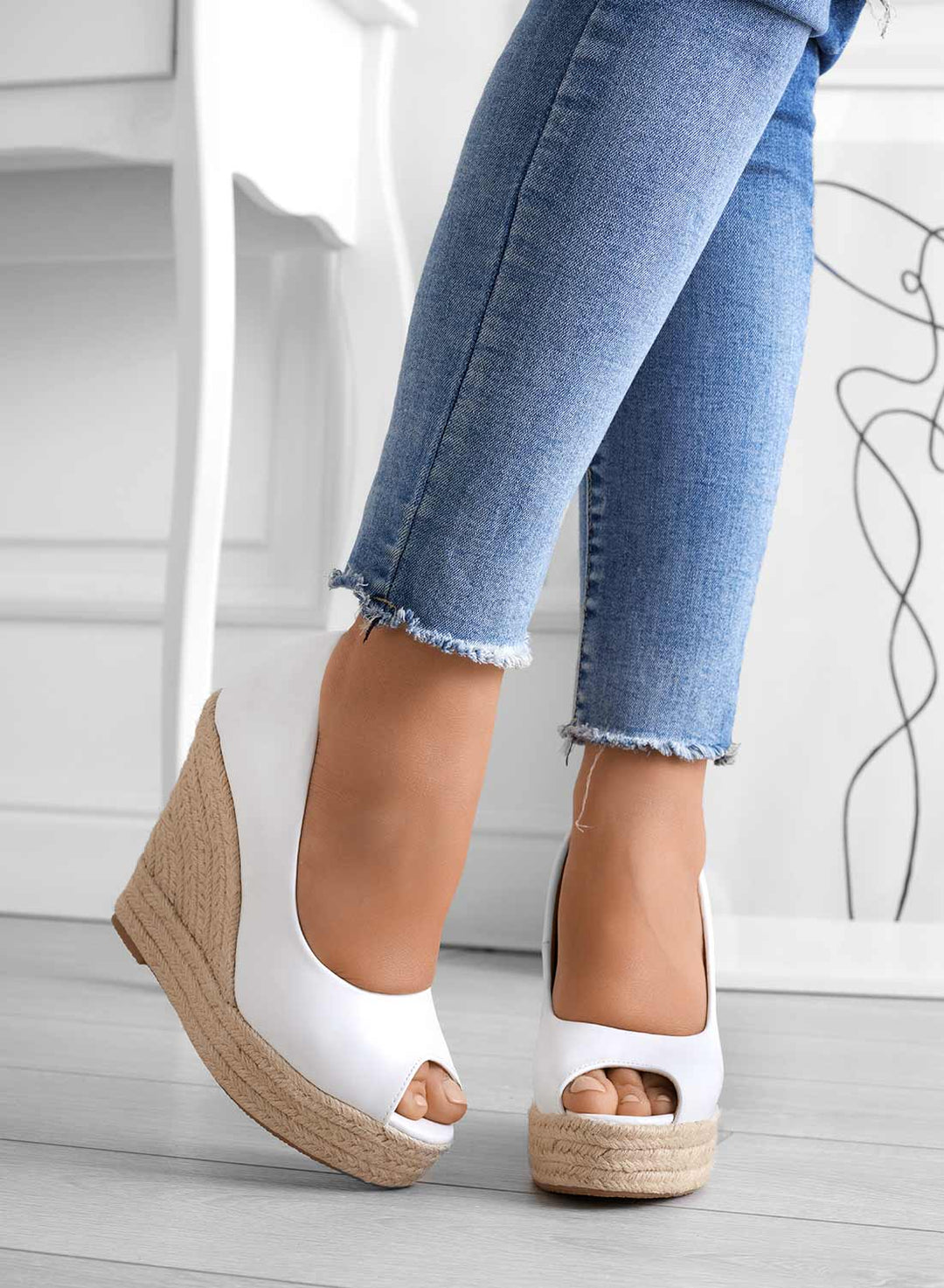Stylische Damen Keilsandalen für Frühling & Sommer mit Keilabsatz, offener Zehenpartie und Slip-On Funktion.