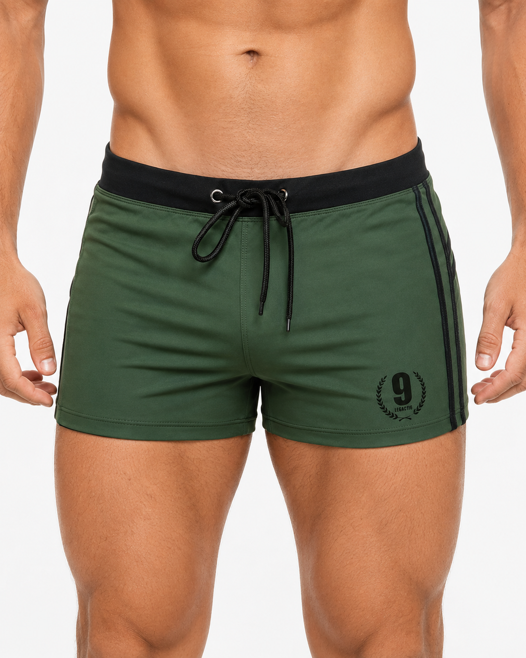 Moderne Männer Bademode als Freizeitshorts; leichte, schnelltrocknende Kurze Hose für den Sommer.
