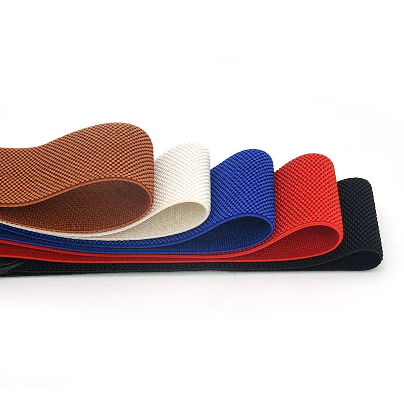 Modischer, breiter Damengürtel im Pariser Chic Design; elegantes Taillen-Accessoire für Damen.