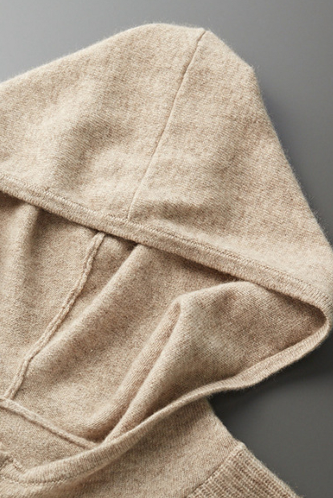 Komfortabler Kaschmir Merinowolle Hoodie des Jogging-Sets für Damen. Weich und stilvoll für jede Gelegenheit.