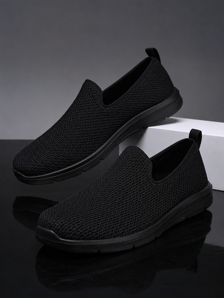 Moderner Unisex Slipper. Leichte & atmungsaktive Komfortschuhe mit ergonomischem Design für optimalen Tragekomfort.