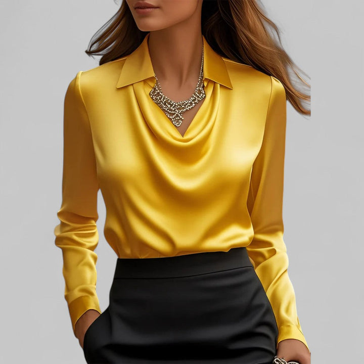 Fashion-Statement: Elegante Damen Bluse mit Wasserfallausschnitt. Stilvolles Langarm Oberteil für Frauenmode.