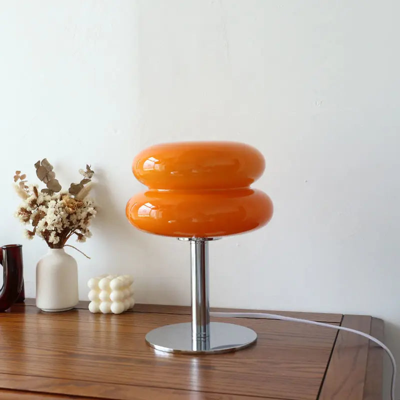 Dekorative Bauhaus Tischlampe mit LED. Kabellose Retro Designleuchte für stilvolle Interieur Beleuchtung.