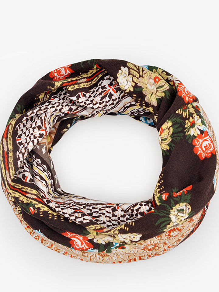 Damen Beanie Mütze mit feinem Blumenmuster und angenehmer Haptik, vielseitig für alle Jahreszeiten.