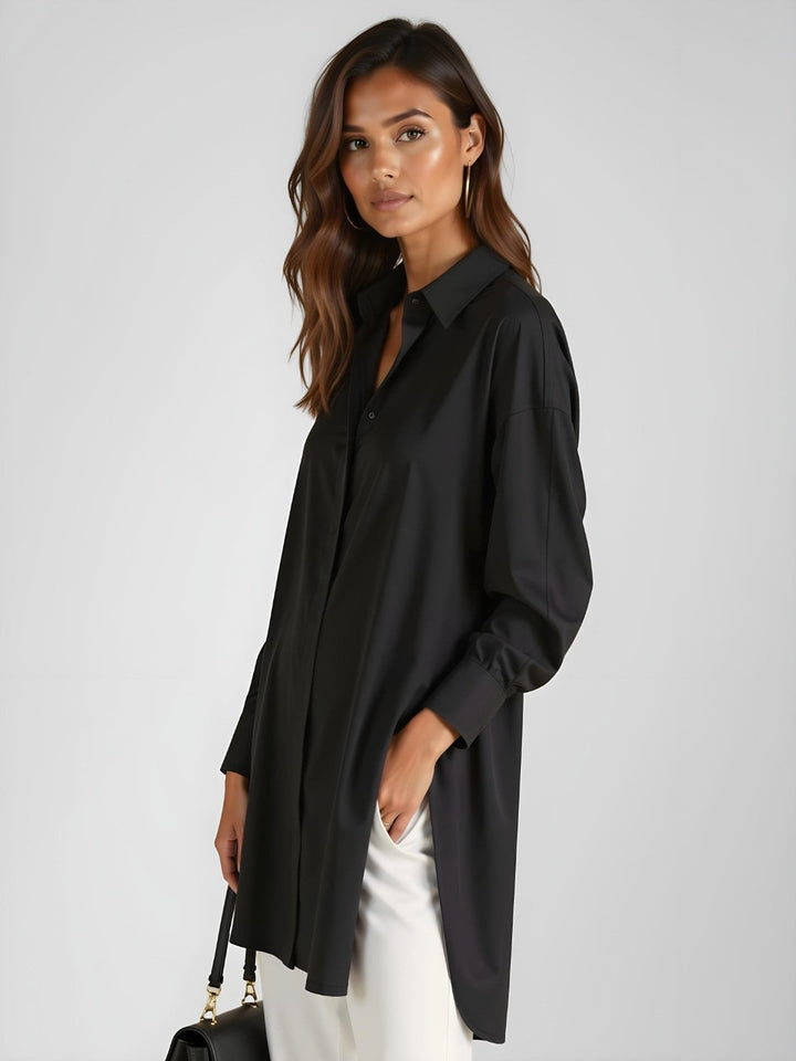 Modisches Damen Oversize-Hemdkleid mit Reverskragen, durchgehender Knopfleiste & Seitenschlitz.