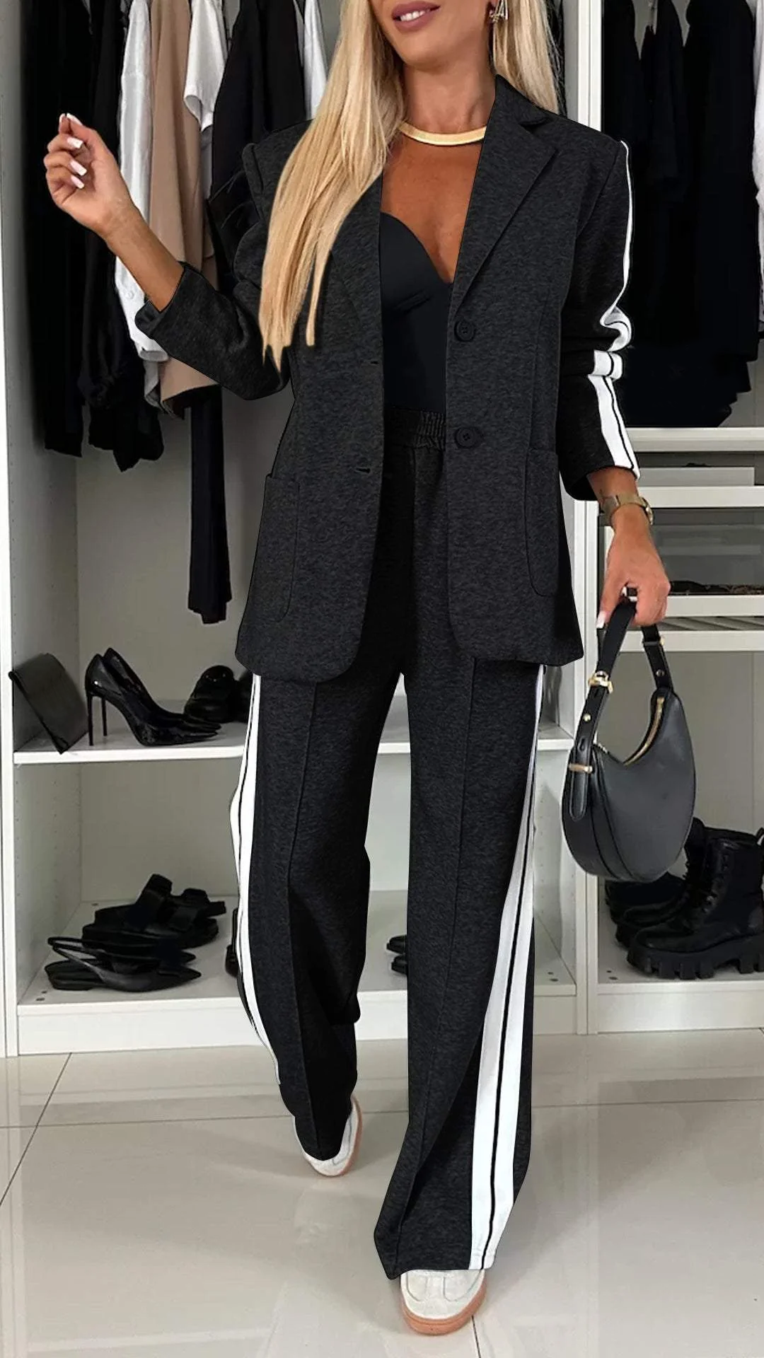 Eleganter Damen Freizeitanzug mit Revers, Zweiteiler. Perfekt für Business Casual und stilvolle Alltagskleidung.