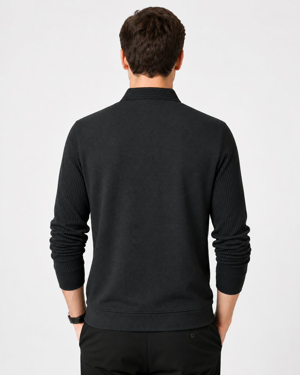 Stilvoller Herren Langarm-Pullover mit gestreiftem Muster und Kragen. Ideal für Business Casual und Freizeit.