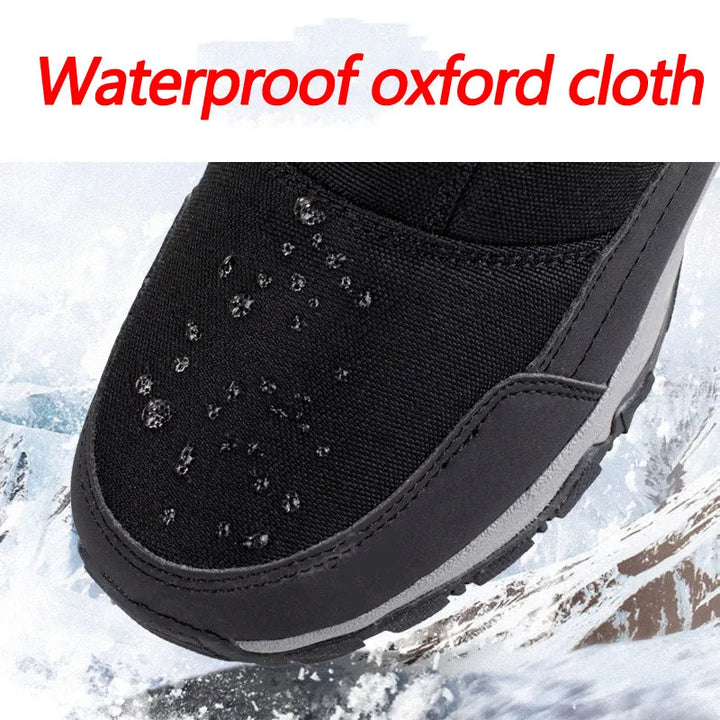 Dunkle Herren-Winterstiefel, warm & wasserdicht, perfekt für Schneewetter. Bietet Komfort und Kälteschutz.