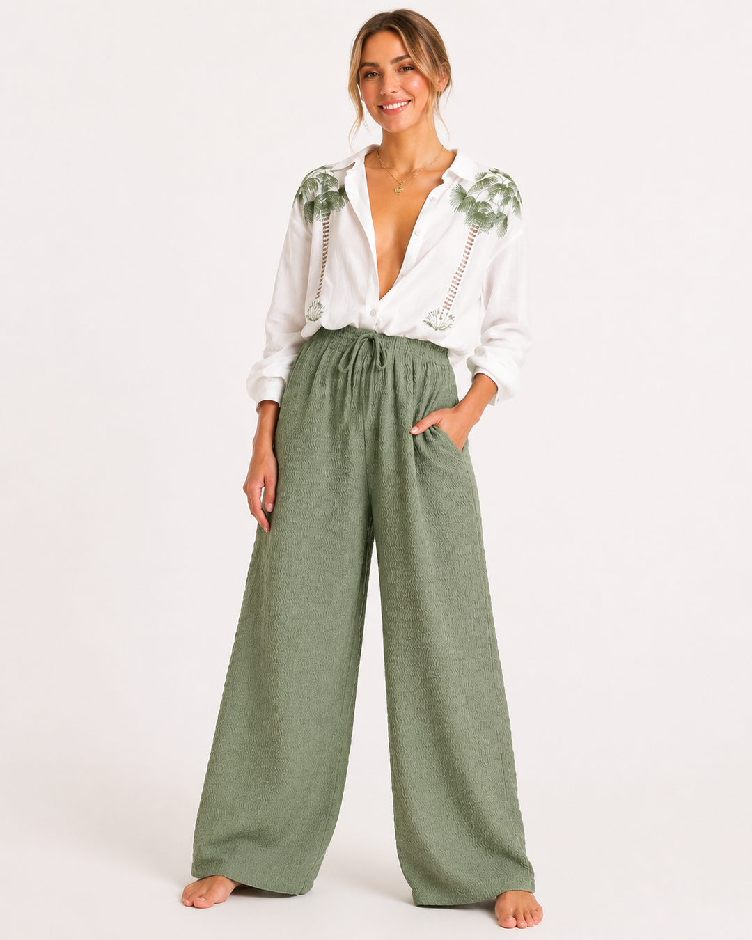 Damen Zweiteiler für den Sommerurlaub: Elegantes Langarm-Set mit lebhaftem Blumenmuster. Bluse & Hose.