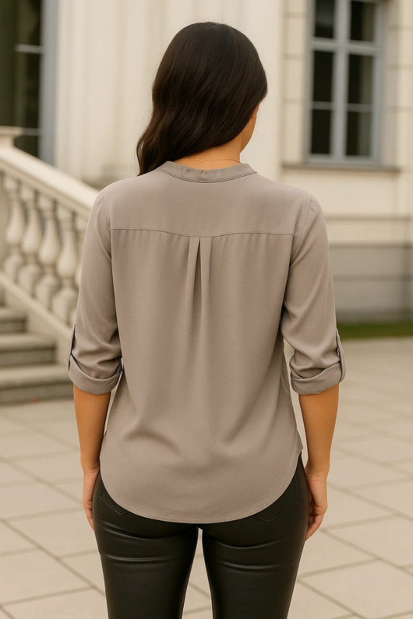 Elegantes Damen Shirt mit Paillettenbesatz und weitem Schnitt, perfekt für einen glamourösen Auftritt.
