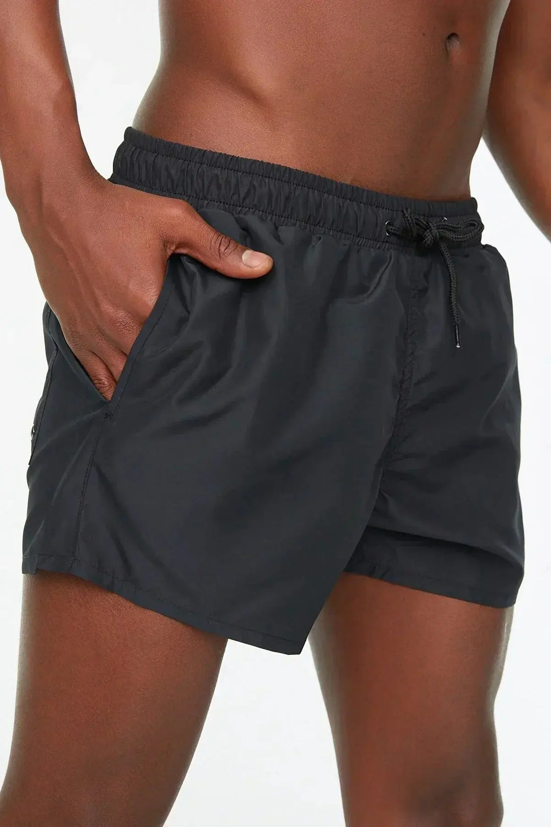 Bequeme Herren SunBreeze Badeshorts für nahtloses Sonnenbaden und Sport. Ideal als Schwimmshorts für Urlaub und Freizeit.