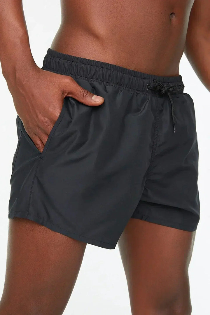 Bequeme Herren SunBreeze Badeshorts für nahtloses Sonnenbaden und Sport. Ideal als Schwimmshorts für Urlaub und Freizeit.
