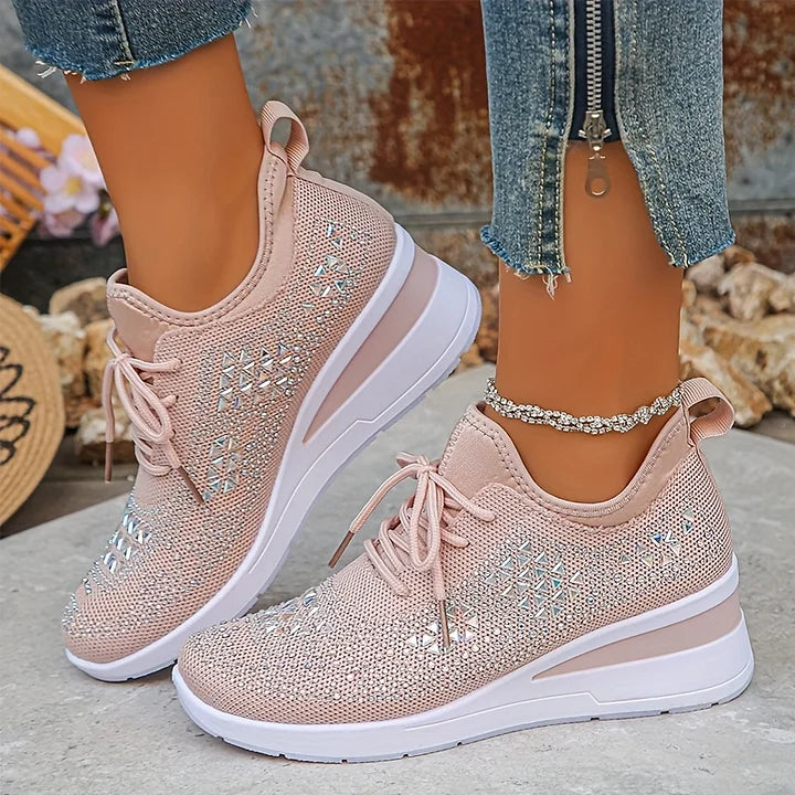 Komfortable orthopädische Damen-Sneaker mit Strass-Verzierung & effektiver Fußgewölbestütze.