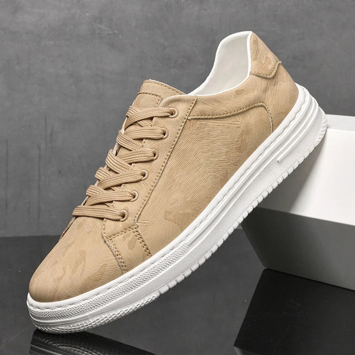 Bequeme Herrenschuhe mit dämpfender Sohle. Robuste Herren-Sneaker für optimalen Gehkomfort den ganzen Tag.
