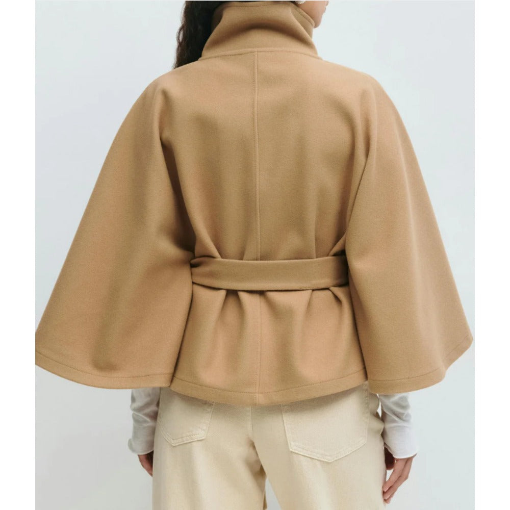 Damen Mantel mit hohem Kragen & Gürtel, elegantes Design für Winter & Übergang. Stilvolle Oberbekleidung.