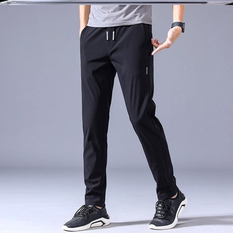 Unisex Jogginghose in Schwarz mit Kordelzug, bequem und stylisch für Sport und Alltag.