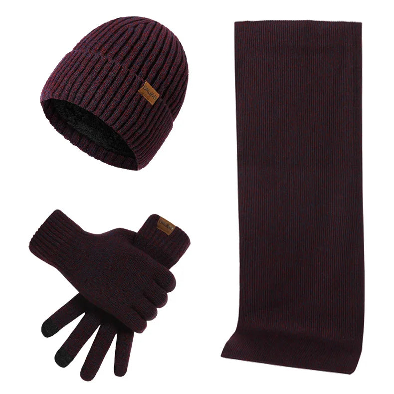 Hochwertiges Männer Winterset mit Mütze, Schal und Handschuhen. Ideale Wintermode für Herren.