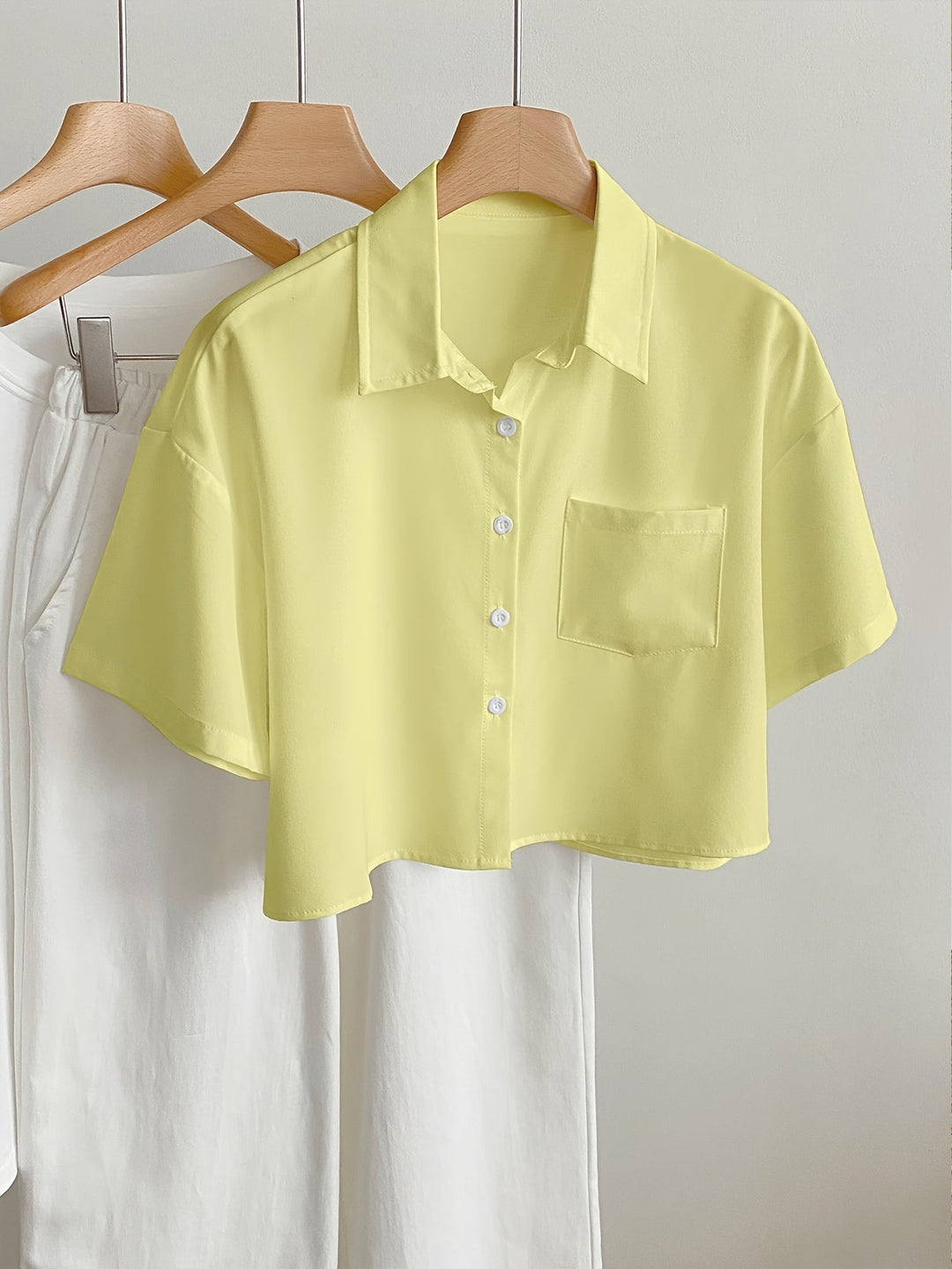 Damen Cropped Bluse, kurzärmlig, lässig und vielseitig für Sommer und Freizeitkleidung.