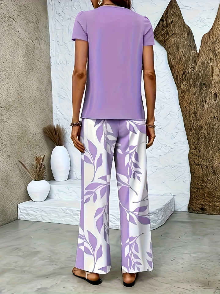 Trendiges Damen Set mit Blattmuster: Weite Hosen & Kurzarmshirt, perfekt für den sommerlichen Alltagslook.