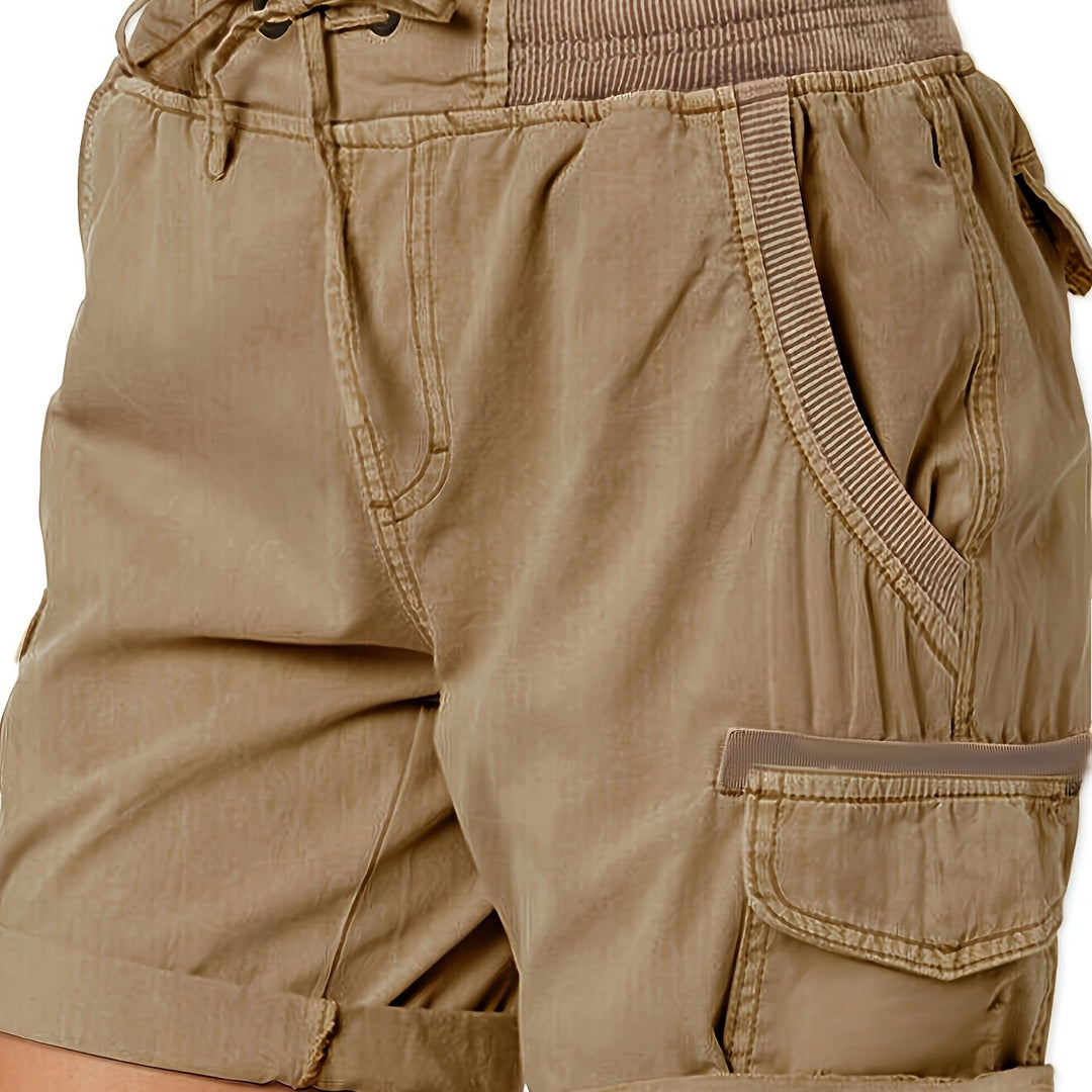 Bequeme Damenmode: Cargo Shorts mit Kordelzug für Casual-Looks.