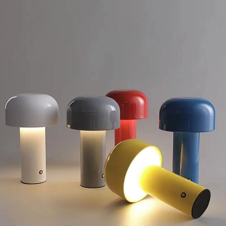 Wiederaufladbare Pilz Tischleuchte, kabellose LED mit Farbwechsel für flexible Nutzung.