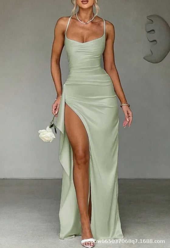 Elegantes Damenkleid: Gerafftes Maxikleid, Herzausschnitt & hoher Schlitz. Ideal als Abend- oder Partykleid.