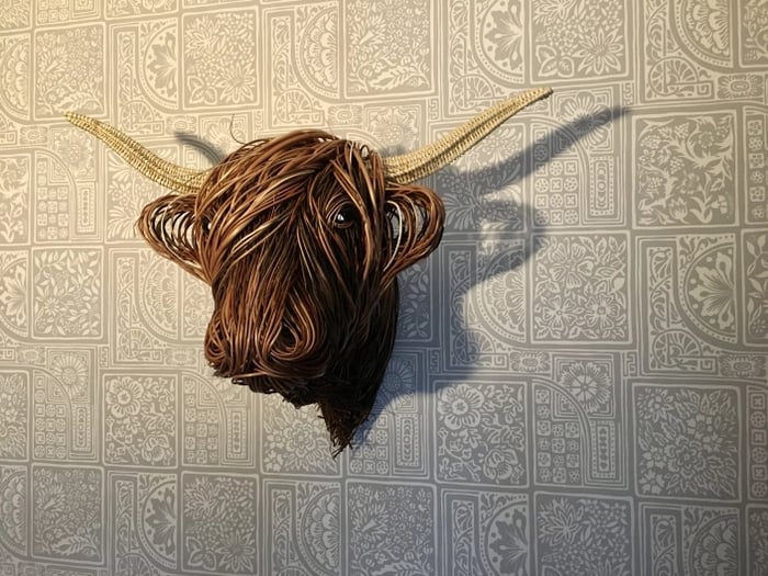 Einzigartige Kuh Wandskulptur, verbindet rustikalen Charme mit modernem Design. Ideal als Tierdeko.