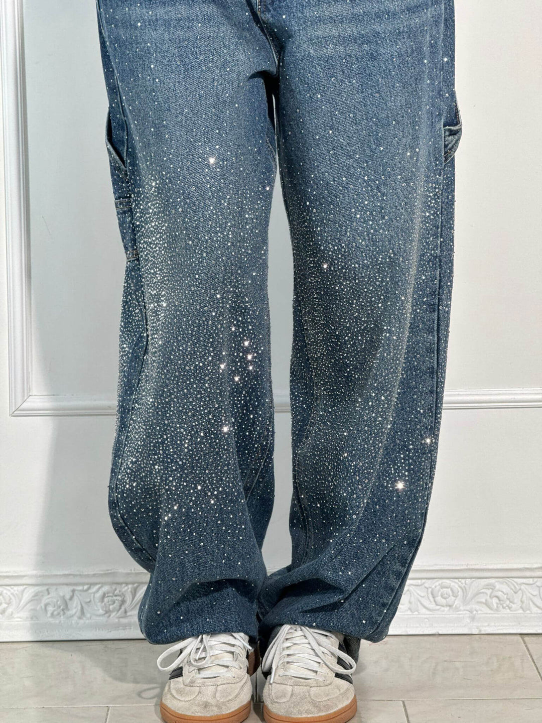 Stylische Glitzer Baggy Jeans für Damen, weite Passform und Wide Leg Design für maximalen Tragekomfort.