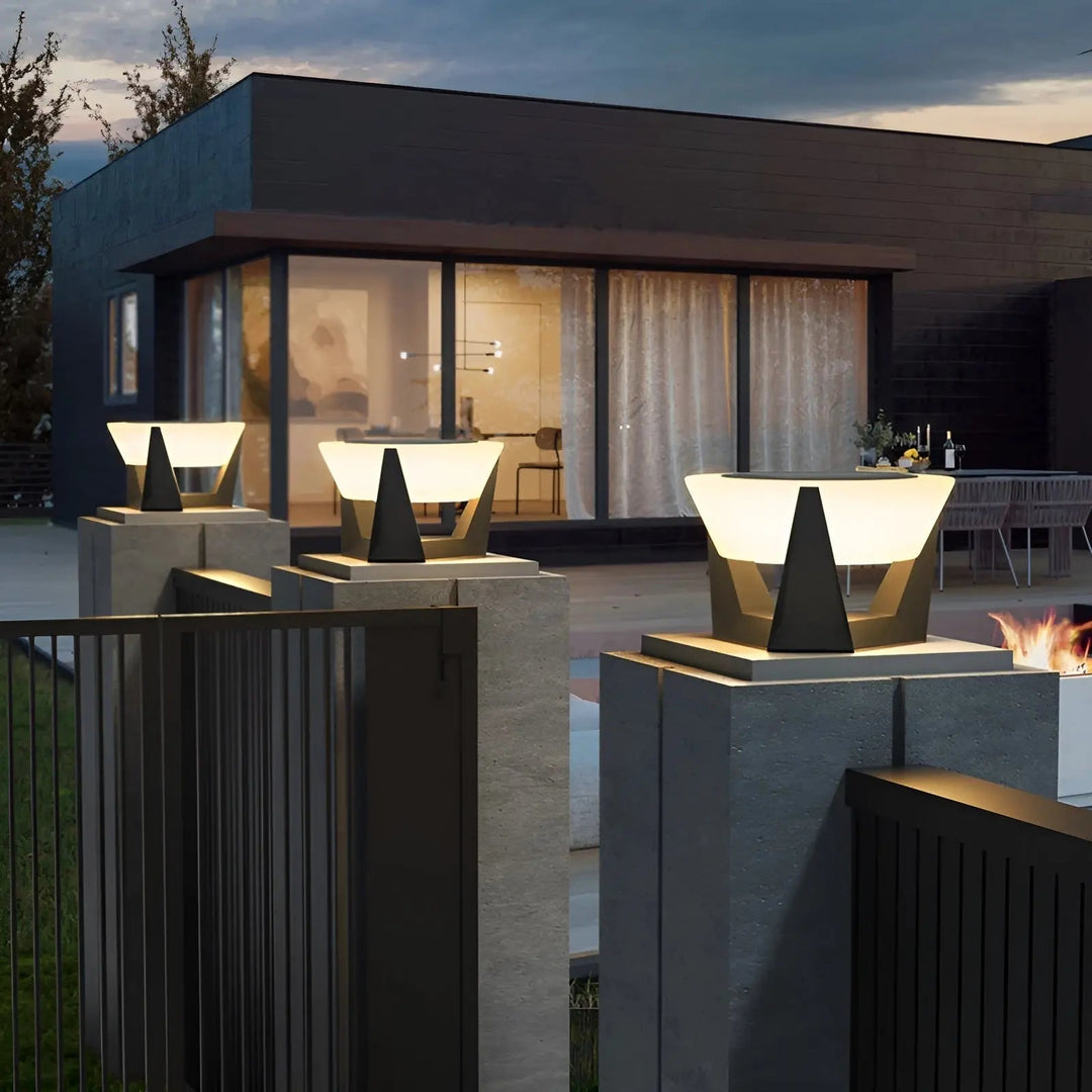 Elegante Solar Gartenlampe im japanischen Stil, perfekt für Außenbeleuchtung & stimmungsvolle Gartendekoration.
