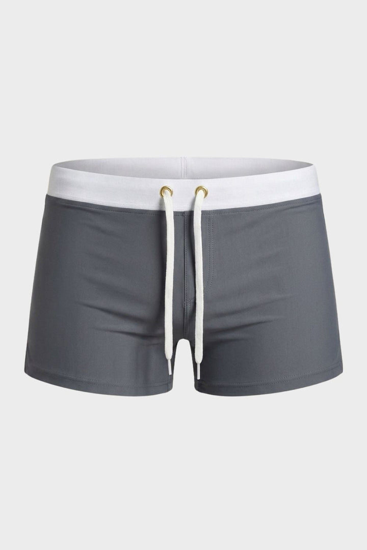 Rückansicht der bequemen Herren Strandshorts, schnelltrocknend für entspannte Tage am Wasser.