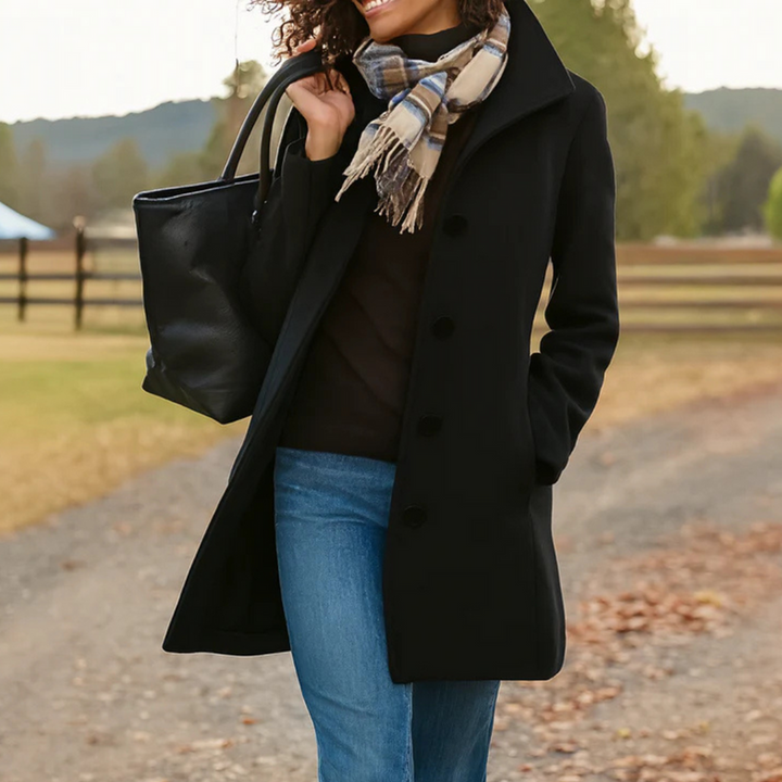 Schicker Damen Langarm-Knopfmantel. Die ideale Oberbekleidung, um jedes Outfit elegant abzurunden.