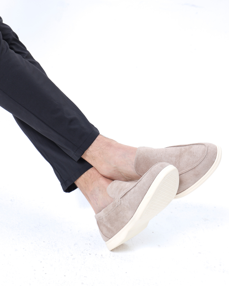 Elegante Herren Slippers mit gepolsterter Innensohle und Slip-On Design.
