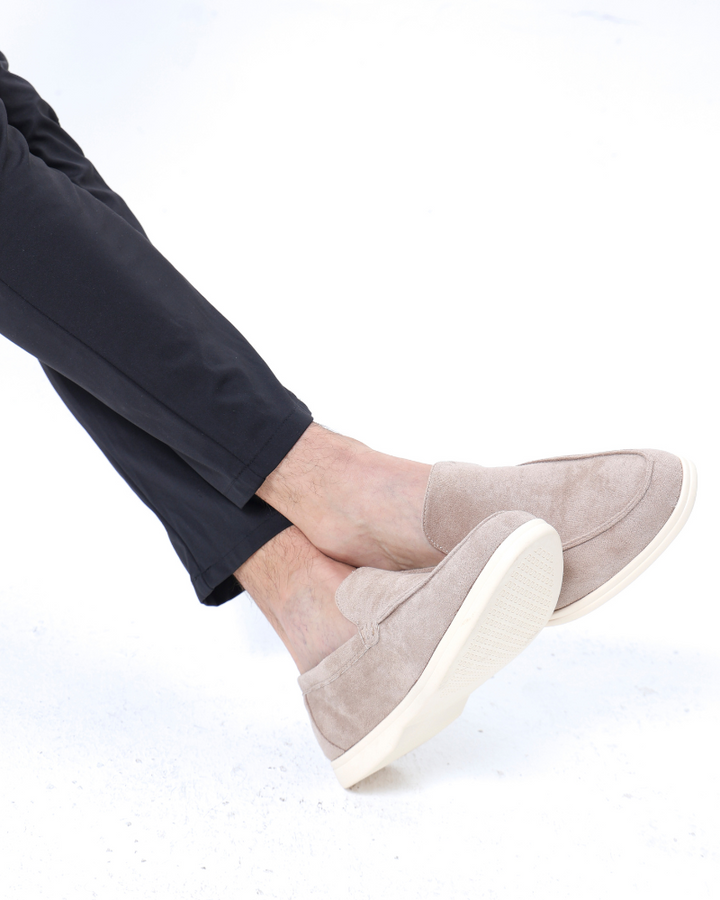 Elegante Herren Slippers mit gepolsterter Innensohle und Slip-On Design.