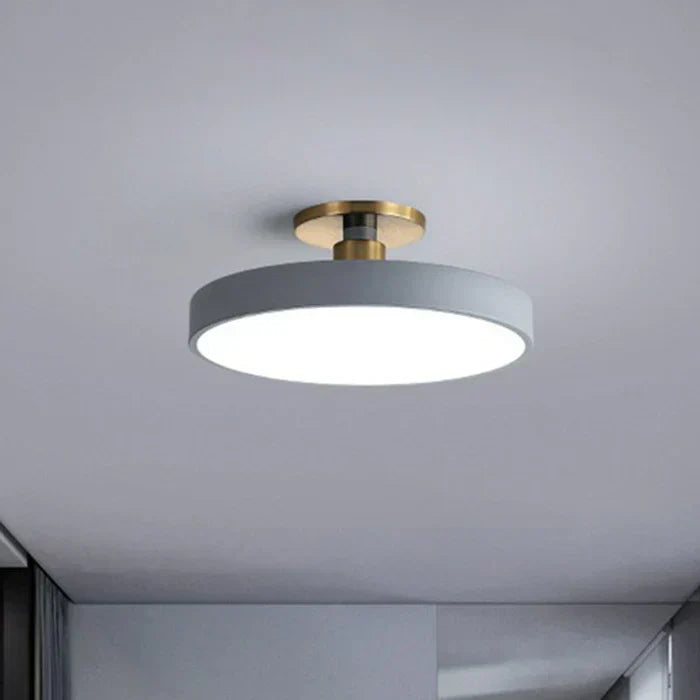 Nordische Design-LED-Deckenleuchte aus Acryl, modern und elegant, ideal für eine gemütliche Wohnzimmerbeleuchtung.