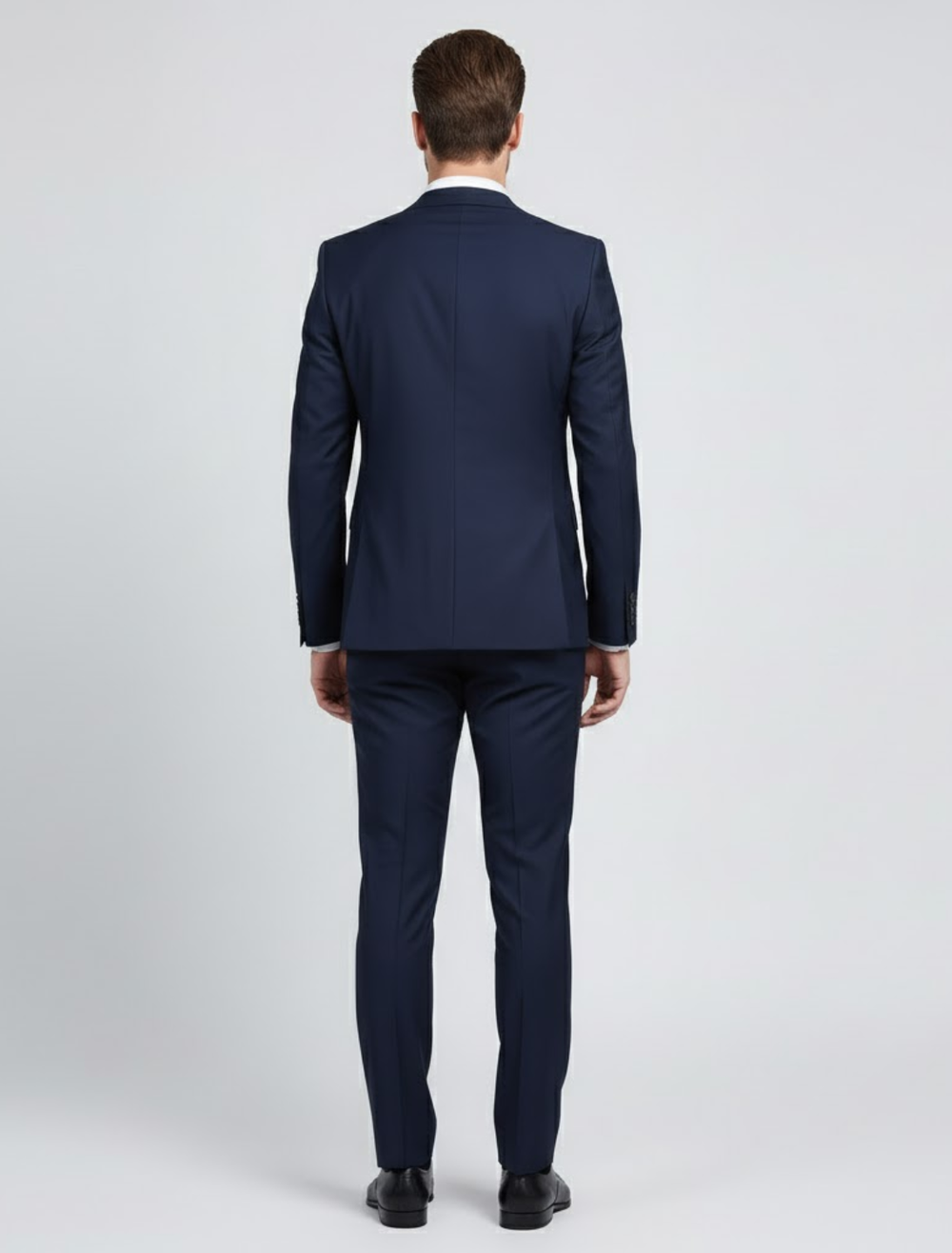 Marineblauer Herren Slim Fit Anzug Zweiteiler, ideal für Sommer. Moderner Business Anzug & festliche Herrenmode.
